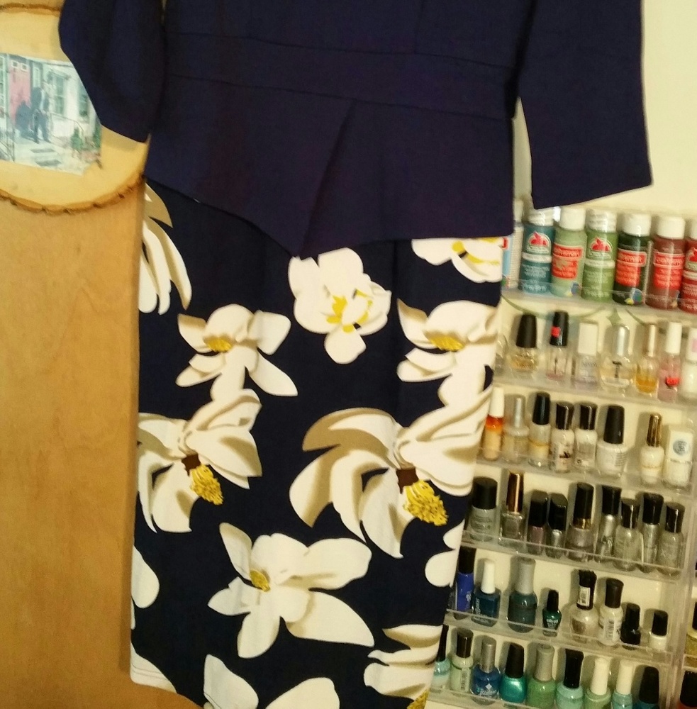Dress - Picture 2 of 2